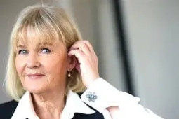 Sissela Kyle på Thétre Alexandre III i Cannes.png
